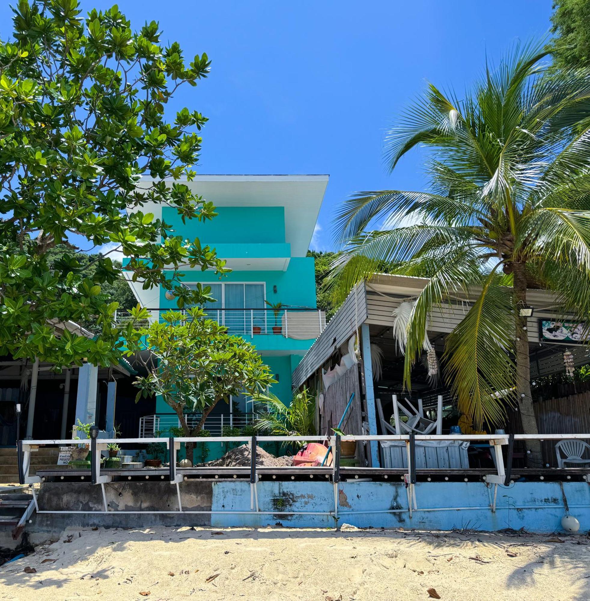 Sea Dreamer Beachfront Apartments Phuket Exterior photo